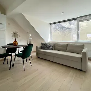 Charming Duplex On The Canal , Bruxelas Bélgica